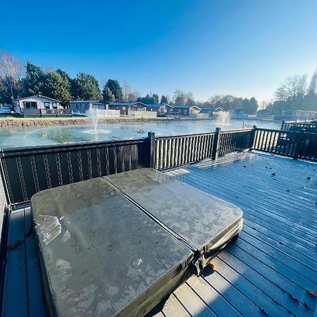 Loki'S Retreat Lodge With Hot Tub York Exterior foto