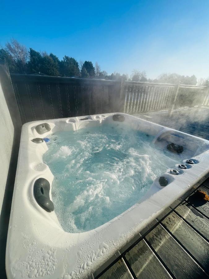 Loki'S Retreat Lodge With Hot Tub York Exterior foto