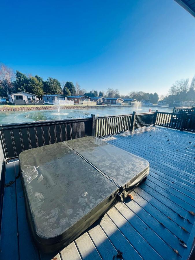 Loki'S Retreat Lodge With Hot Tub York Exterior foto